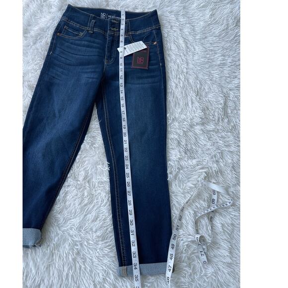 NWT No Boundaries Blue Jeans Super High-Rise Capri  Women Sz 9 NWT - Picture 3 of 11